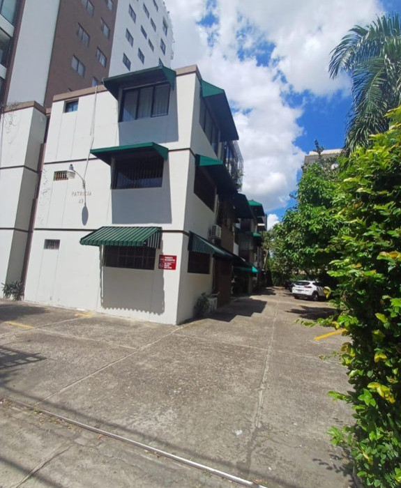 Apartamento Clásico en Alquiler en Piantini – 2 Hab, 2do Nivel