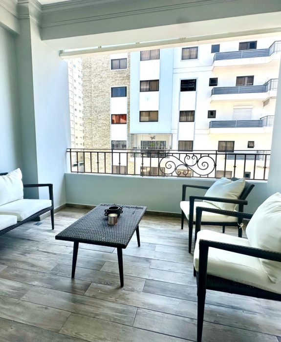 Apto Amueblado 3H en Piantini Piso Alto
